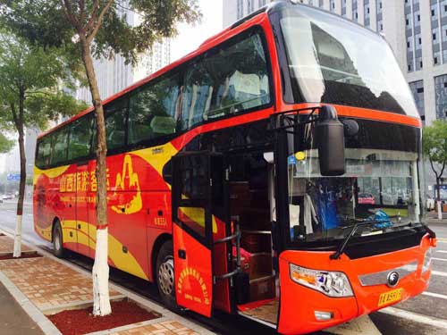 在深圳租大巴去公司團(tuán)建,國有包車和民營包車選哪個(gè)好呢？