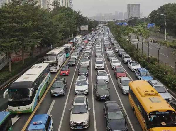深圳通勤班車(chē)定制:深圳打工人苦逼的通勤之路